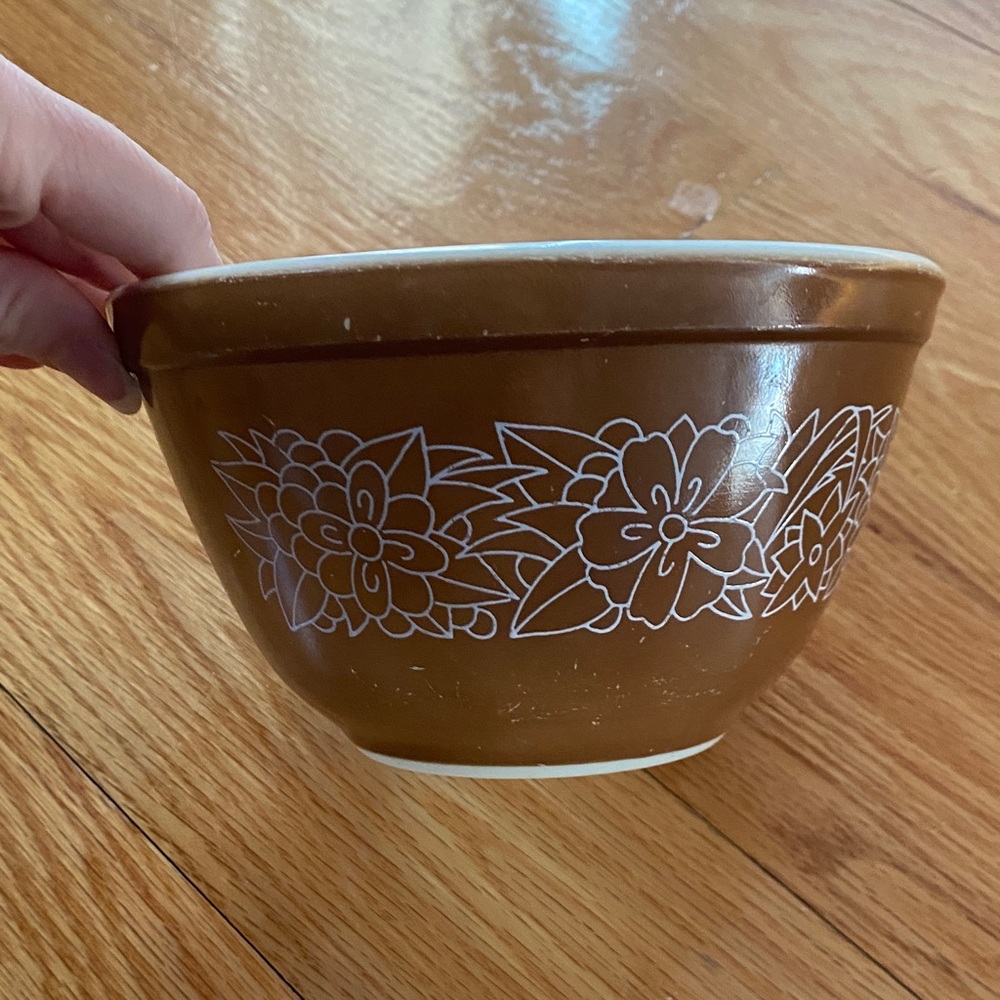 Vintage Woodkand Pyrex Woodkand  Floral 401  Bowl 750ml